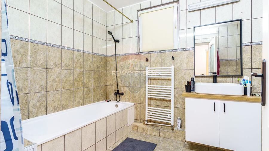 Casa individuala cu 3 apartamente, comision 0%, Intre Lacuri