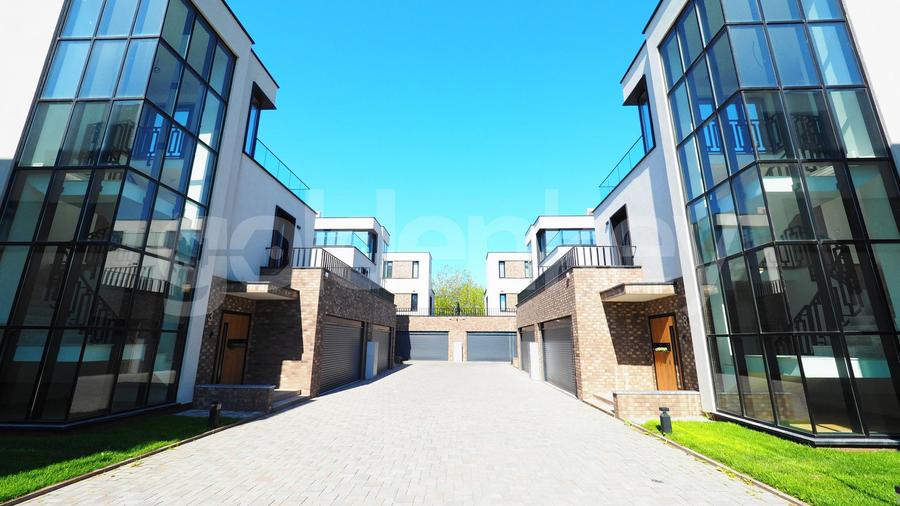 Vila moderna si luminoasa cu 5 camere | piscina | 2 garaje
