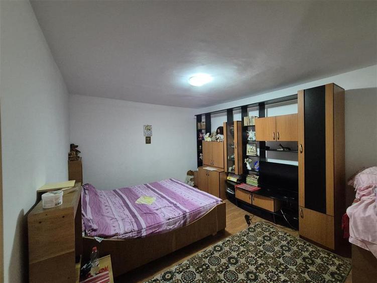 Casa 4 camere + spatiu comercial 55 mp, zona centrala