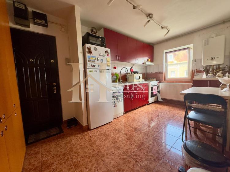 Bucatarie spatioasa, centrala termica proprie, zona linistita !