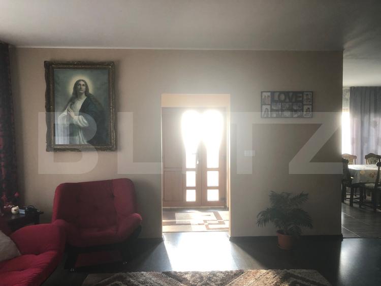 De vanzare casa 4 camere , 9 ari teren , intrare în Paulesti