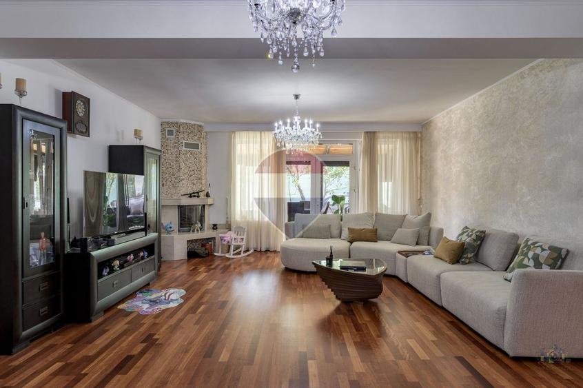 Vilă renovată P+1+M | Foișor vitrat, grădină și jacuzzi