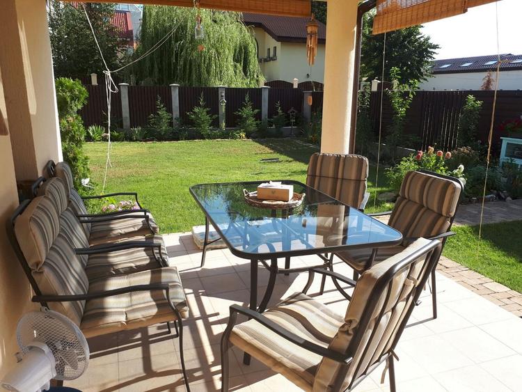 Vila cocheta cu spatii generoase si gradina de 350 mp