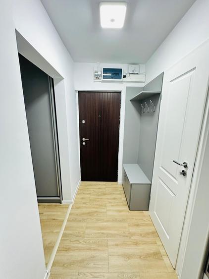 2 camere decomandat, renovat | Etaj 1/4 | Parcare inclusă | Mobilat și utilat