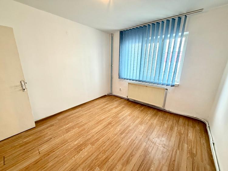 3 camere, et 3 - zona Central - Strada Miron Costin