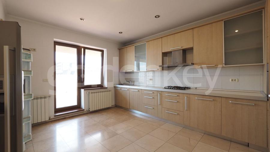 Penthouse generos cu 6 camere, 4 bai | 204mp terasa | 2 garaje