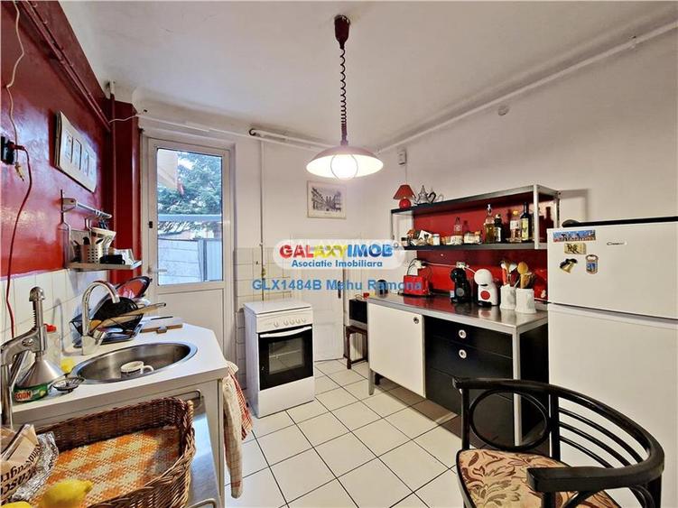 Casa veche renovata, parter+mansarda, curte proprie, Foisorul de Foc