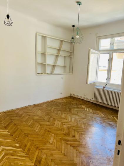 Vilă renovată potrivită pentru rezidență sau birouri