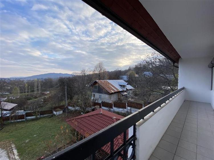 Vila cu gradina, foisor, teren 1.029 mp si aer de Breaza!