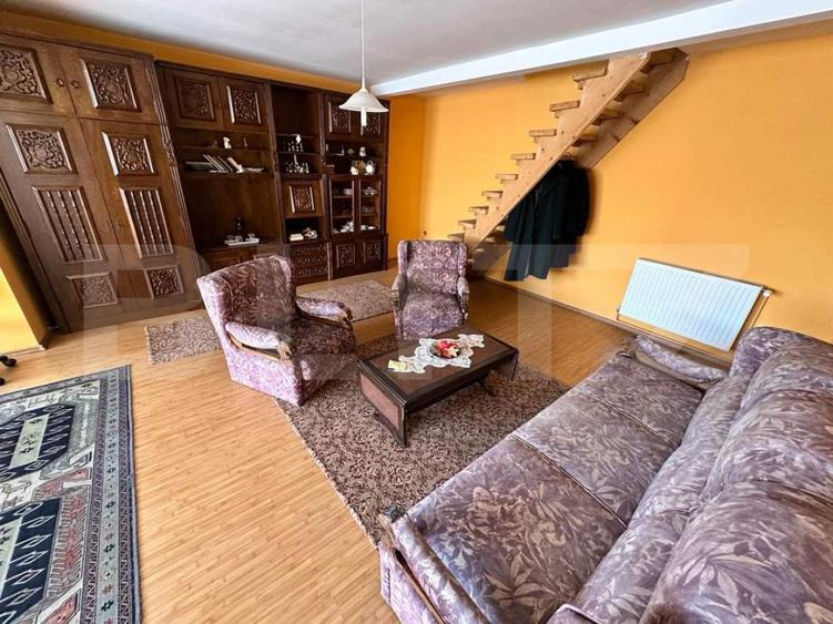 Casă tip P+E+M, 5 camere, 176 mp, semicentrală