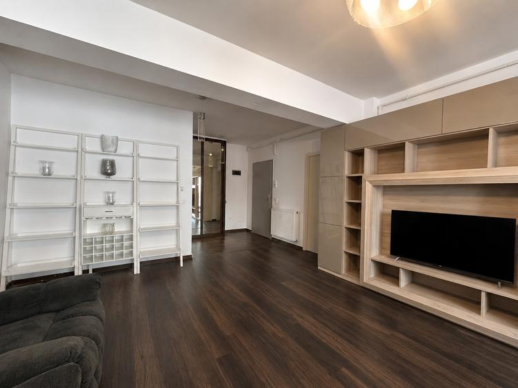 Inchiriez apartament DECOMANDAT 3 camere cu parcare si boxa