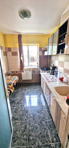 Doua camere semidecomandate etaj 2, zona Dacia - 9