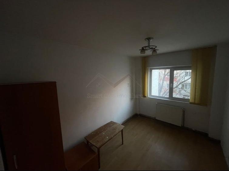 Apartament 3 camere dacia etajul 2