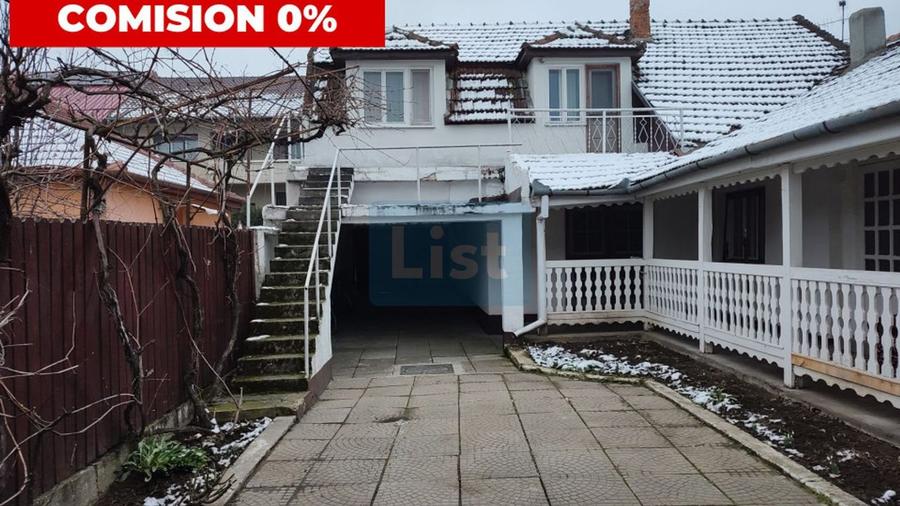 Casa cu mansarda, 7 camere, anexe, Sanmartin