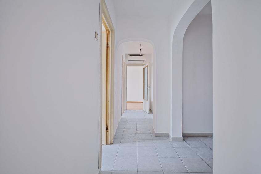 Apartament cu 3 camere de vânzare în Mangalia, 600 m până la plajă .