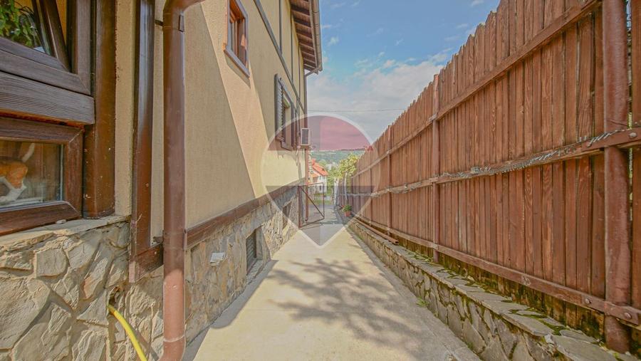 Comision 0%! Vila Patricia, pensiune Breaza | teren tenis | ciubăr
