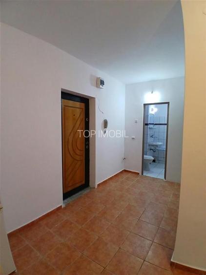 Apartament o camera decomandat- Rondul Vechi, Nicolina - 3
