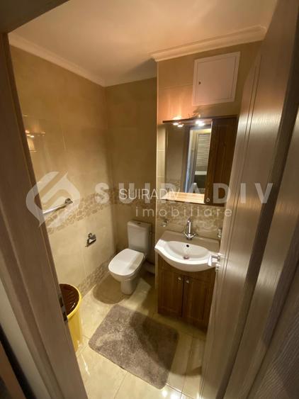 Apartament cu 3 camere, 2 bai, parcare- zona UMF
