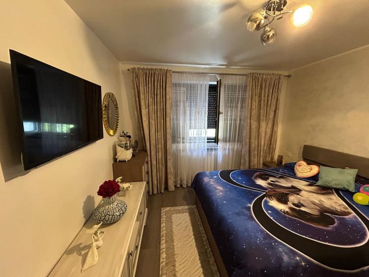 - Apartament 3 camere Calarasilor Viziru, La Cheie, etaj 2