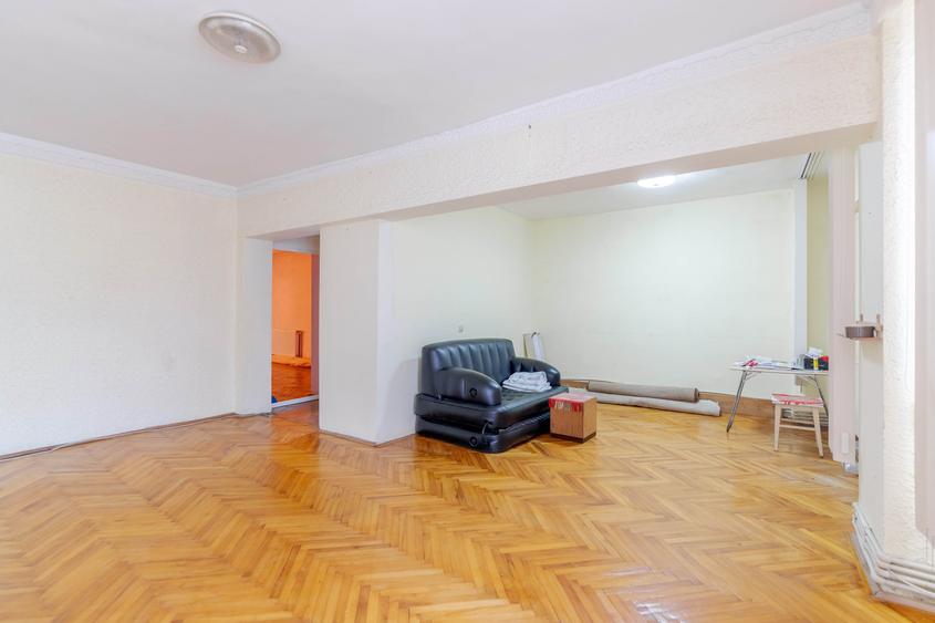 Apartament 3 camere transformat in 2 camere – Bd. Cosminului