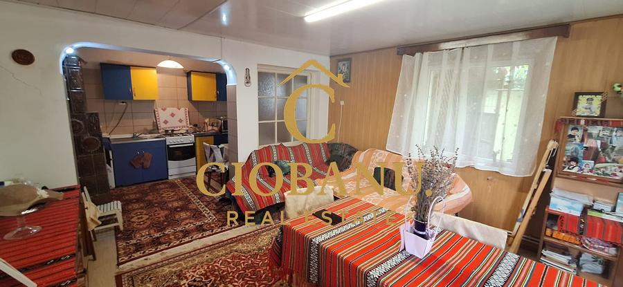 Casa +1.800 mp teren intravilan de vanzare zona Popoveni