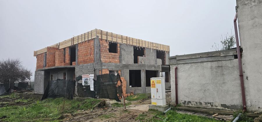 Veterani , casa construita din caramida