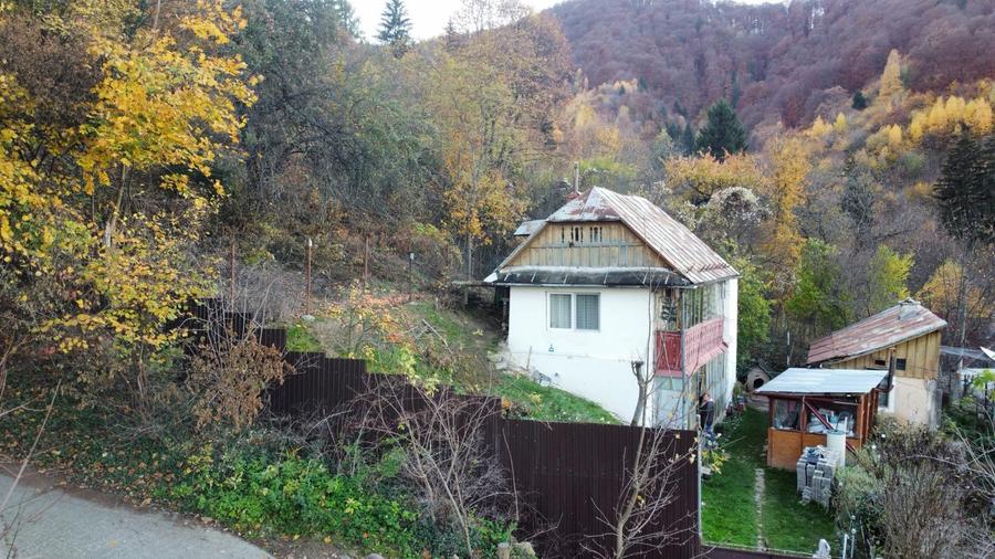 Vand casa renovabila cu teren de 345 mp in Schei