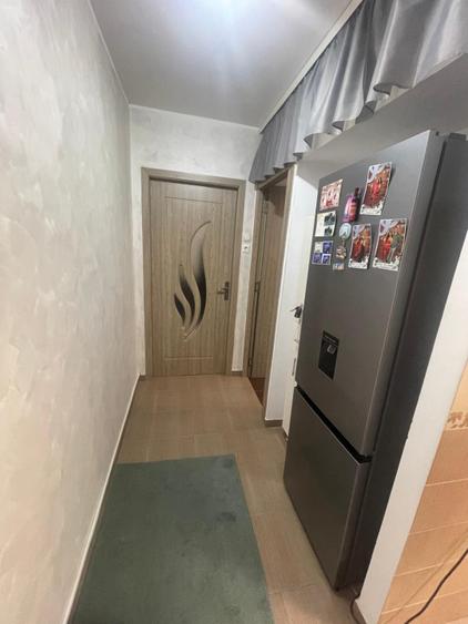 Apartament cu 2 camere, etajul 1, zona Craiovita Noua