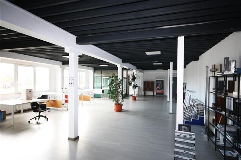 Proprietate pozitie exceptionala, teren 10,000 mp, deschidere DN1 36 ml, hala, b