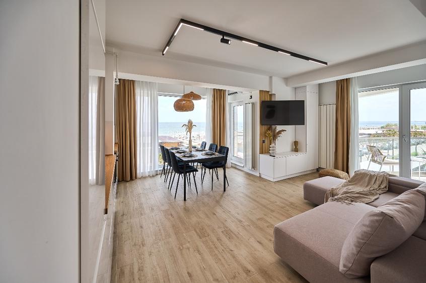 Ofer pentru inchiriere apartament 3 camere cu vedere frontala la mare