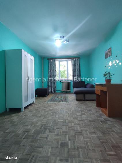 2 camere Negru Vodă / Spitalul Militar , Decomandat / finisaje clasice