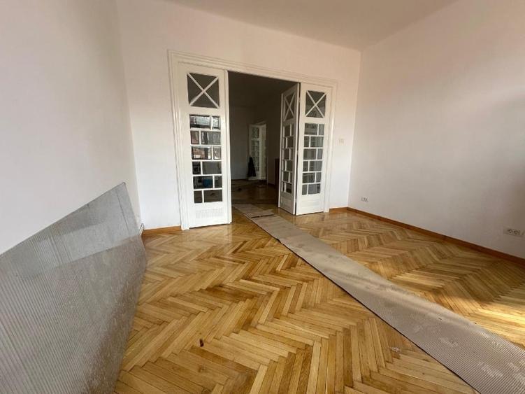 Apartament 5 camere| Unirii | Vila Interbelica| Metrou 13' | nemobilat