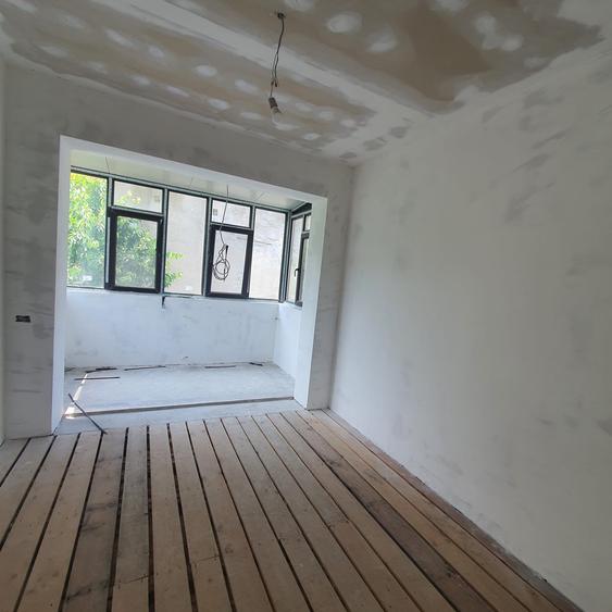 Etaj vila, 3 camere decomandate, garaj, curte 100mp, ultracentral,
