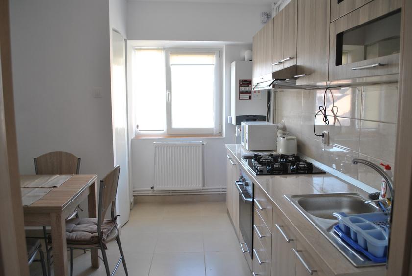 Apartament 2 camere decomandat, zona Dacia, gaze