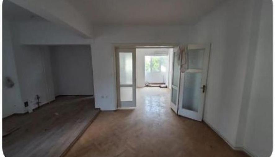Strada Armeneasca, Apartament cu 3 camere - 76 mp - etaj 2/4, Liber- CLASA