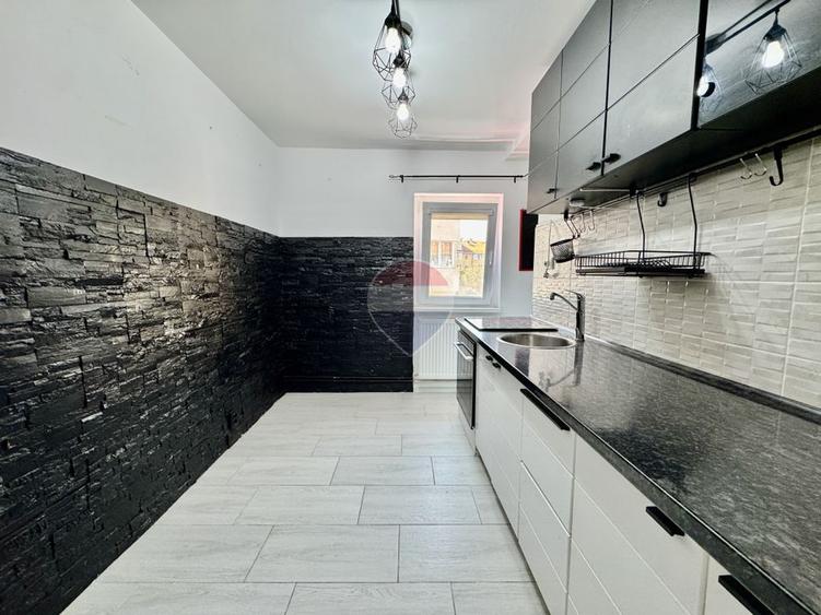 Apartament cu 3 camere, decomandat, in Centrul Nord – Râșnov