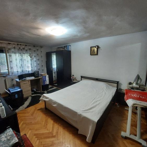Vand casa individuala