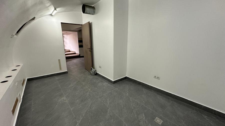 Spatiu comercial zona centrala 55mp+curte 30mp