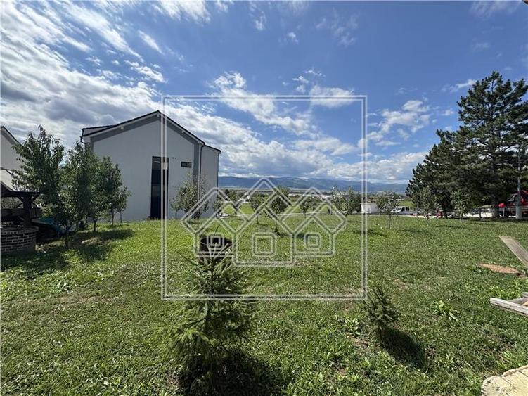 Casa de inchiriat - spatiu birouri/comercial - 6 camere - 240 mpu