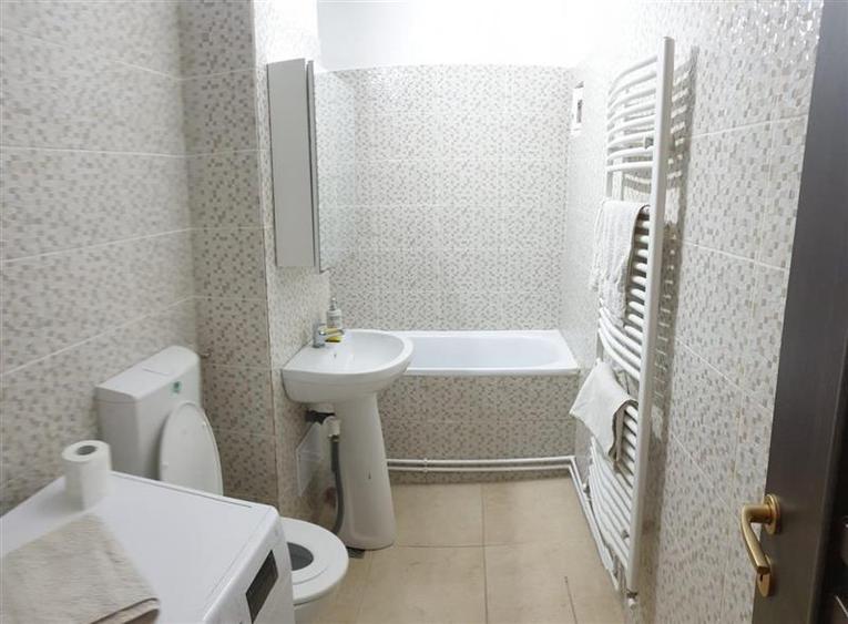 Apartament cu doua camere de inchiriat semicentral