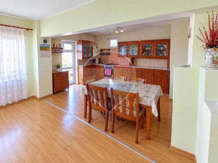 Apartament generos cu 3 camere de vânzare!