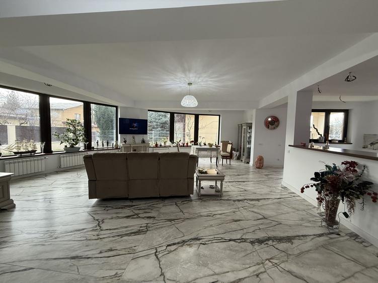 Vila Delux P+1 cu terasă și garaj + teren intravilan 783mp