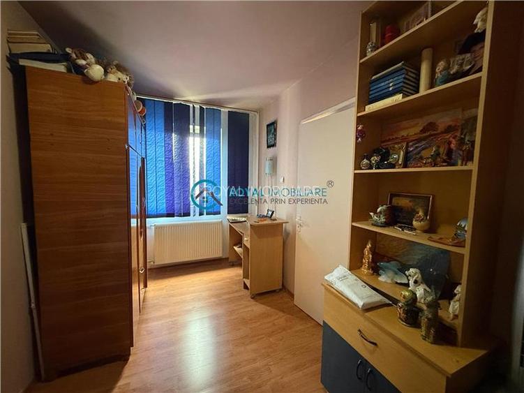 Royal Imobiliare - Vanzare apartament zona Vest - 4