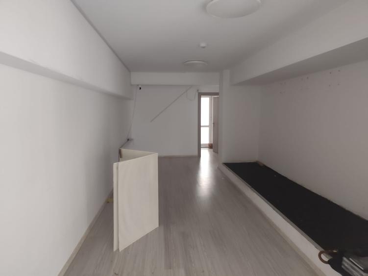 Titan- 120mp parter de bloc open space ideal market,showroom etc.