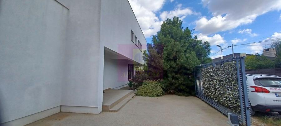 Săbăreni, vilă 210 mp utili, teren 508 mp, la 12 km de Bucuresti