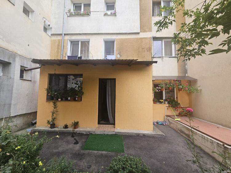 Apartament parter, balcon 13 mp cu ieșire directă – Războieni