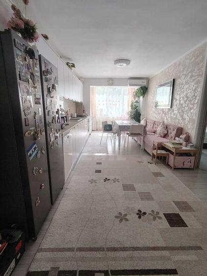 Apartament 3 camere semidecomandat zona Florilor