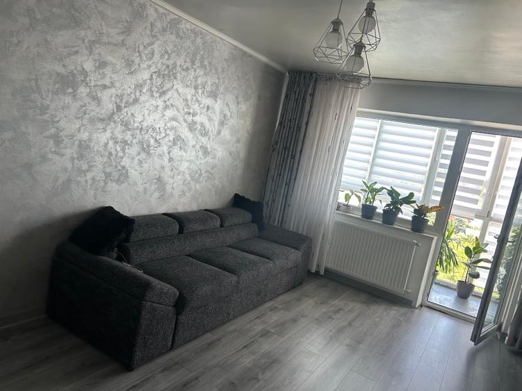 Vând apartament cu 3 camere zona Doraly