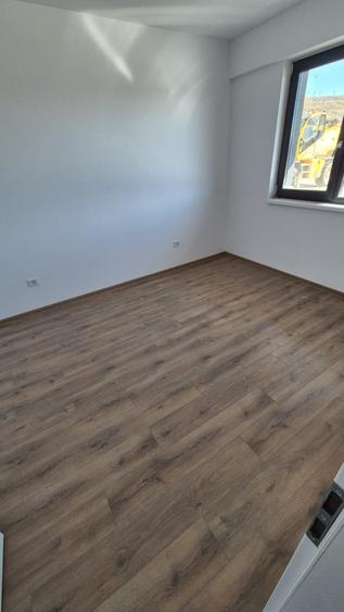 Apartament de vânzare cu 3 camere, bloc nou, etaj 1, parcare inclusă