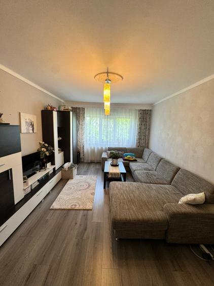 Oportunitate! 3 camere decomandate, 64 mp utili, 2 băi, boxă subsol, pret nou